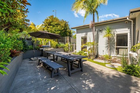 Photo of property in 29 Schopolo Place, Schnapper Rock, Auckland, 0632