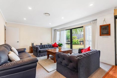 Photo of property in 20 John Downs Drive, Browns Bay, Auckland, 0630