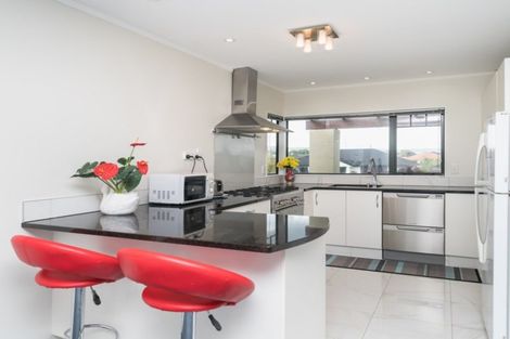 Photo of property in 11 Aspen Way, Kelvin Grove, Palmerston North, 4414
