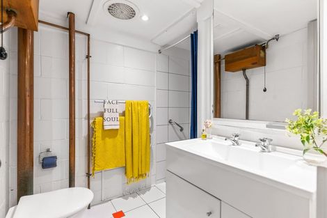 Photo of property in 64 Ranui Crescent, Khandallah, Wellington, 6035