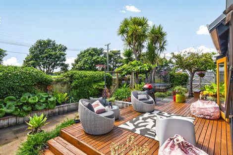 Photo of property in 15 Whyte Street, Paraparaumu Beach, Paraparaumu, 5032