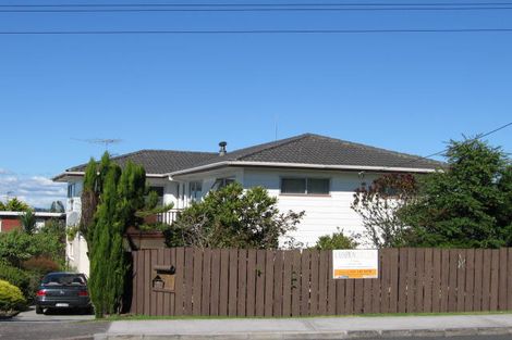 Photo of property in 27 Hepburn Road, Glendene, Auckland, 0602