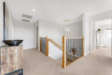 Photo of property in 33 Te Oneroa Way, Long Bay, Auckland, 0630