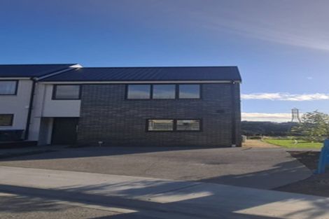 Photo of property in 2 Bee Lane, Whitby, Porirua, 5024