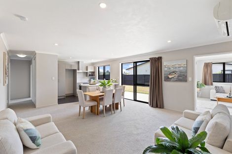 Photo of property in 13 Chadwick Place, Rototuna North, Hamilton, 3210