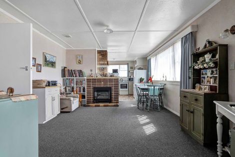 Photo of property in 1 Graham Street, Eltham, 4322