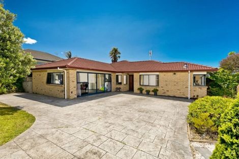 Photo of property in 48 Waldorf Crescent, Orewa, 0931