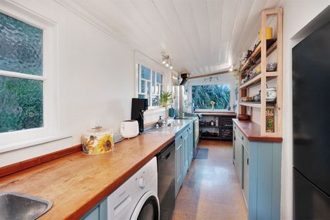 Photo of property in 20 Hawkhurst Road, Lyttelton, 8082