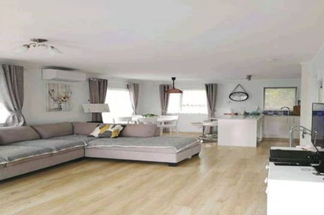 Photo of property in 1/27 Cromdale Avenue, Highland Park, Auckland, 2010