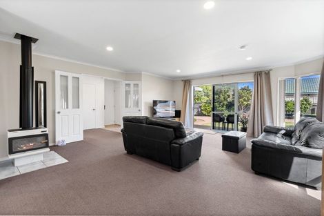 Photo of property in 122 Dalton Drive, Papamoa Beach, Papamoa, 3118