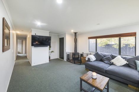 Photo of property in 35 Dahlstrom Grove, Kelvin Grove, Palmerston North, 4414