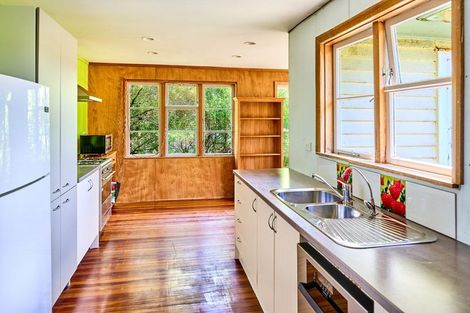 Photo of property in 16 Walker Avenue, Paremata, Porirua, 5026