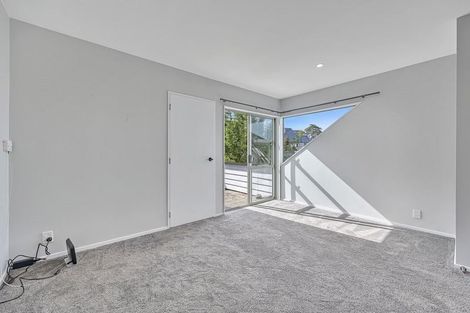 Photo of property in 2/33 Penguin Drive, Murrays Bay, Auckland, 0630