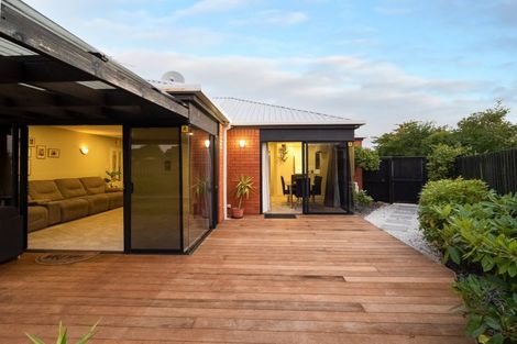 Photo of property in 2/17 Fieldmoor Place, Parklands, Christchurch, 8083