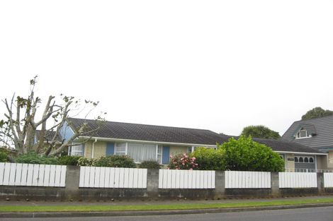 Photo of property in 15 Dixon Street, Oakura, 4314