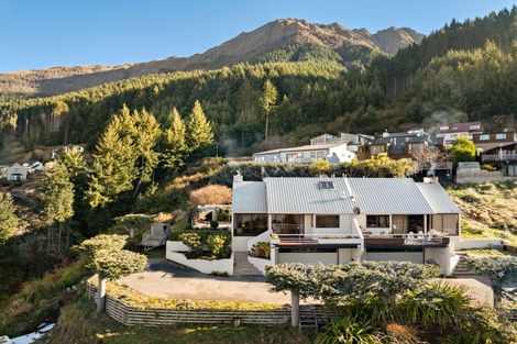 Photo of property in 110b Wynyard Crescent, Fernhill, Queenstown, 9300