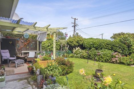 Photo of property in 15 Winara Avenue, Waikanae, 5036