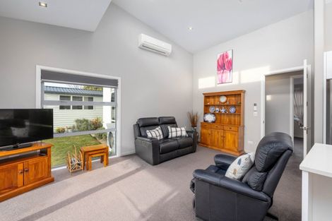 Photo of property in 52 Acacia Avenue, Rangiora, 7400