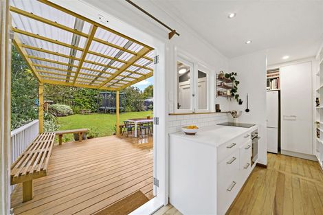 Photo of property in 10 Taioma Crescent, Te Atatu Peninsula, Auckland, 0610