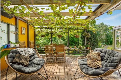 Photo of property in 11 Lemnos Place, Titirangi, Auckland, 0604