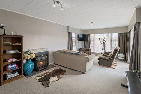 Photo of property in 24 Highbury Drive, Levin, 5510