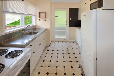 Photo of property in 16 Redwood Avenue, Tawa, Wellington, 5028