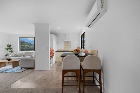 Photo of property in 31 Misty Valley Drive, Henderson, Auckland, 0612