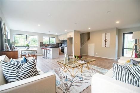 Photo of property in 11 Younger Lane, Massey, Auckland, 0614