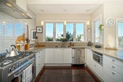 Photo of property in 1/41 Seaview Avenue, Northcote, Auckland, 0627