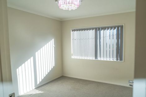 Photo of property in 17 Tiroroa Avenue, Te Atatu South, Auckland, 0610