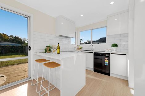 Photo of property in 30 Becker Drive, Weymouth, Auckland, 2103