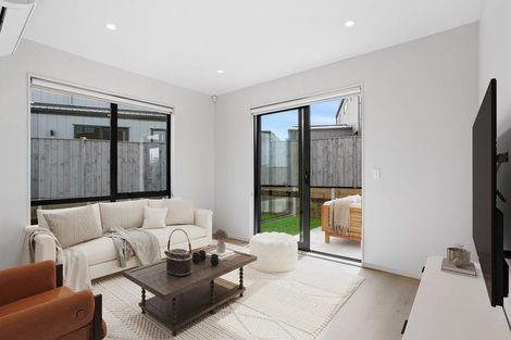 Photo of property in 15 Parkmore Drive, Rosehill, Papakura, 2113