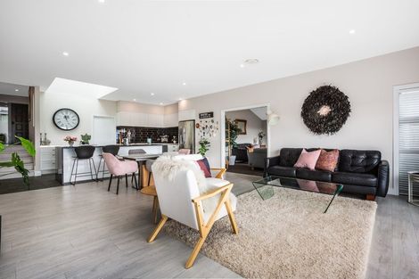 Photo of property in 10 Madeira Close, Whitby, Porirua, 5024