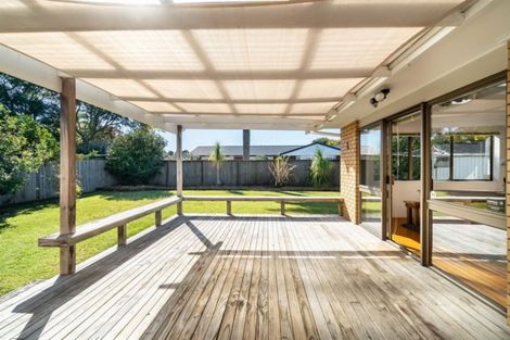 Photo of property in 10 Donzella Place, Conifer Grove, Takanini, 2112