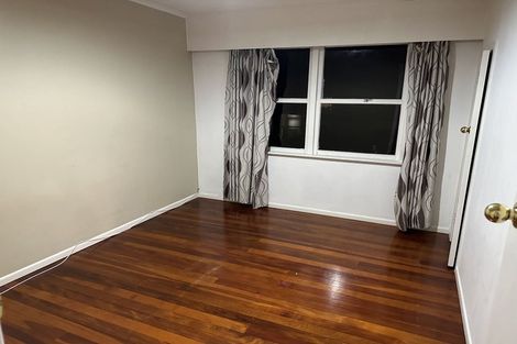 Photo of property in 12 School Road, Te Atatu South, Auckland, 0610