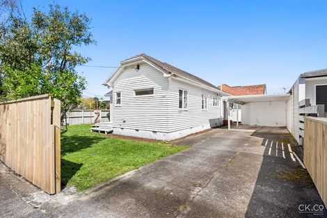 Photo of property in 13 Mahoe Street, Eastbourne, Lower Hutt, 5013