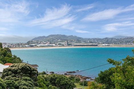 Photo of property in 13 Hungerford Road, Lyall Bay, Wellington, 6022