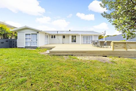 Photo of property in 6 Brouder Place, Hillpark, Auckland, 2102