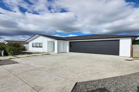Photo of property in 7 Vinistra Road, Kumeu, 0810