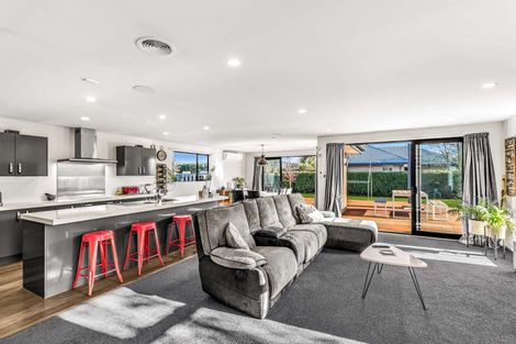 Photo of property in 8 Stonebridge Lane, Oxford, 7430