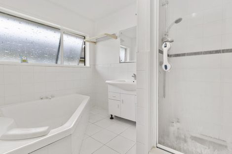 Photo of property in 20 Lynmore Drive, Hillpark, Auckland, 2102