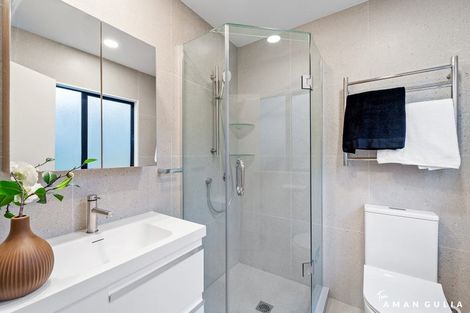 Photo of property in 2/26 Unsworth Drive, Unsworth Heights, Auckland, 0632