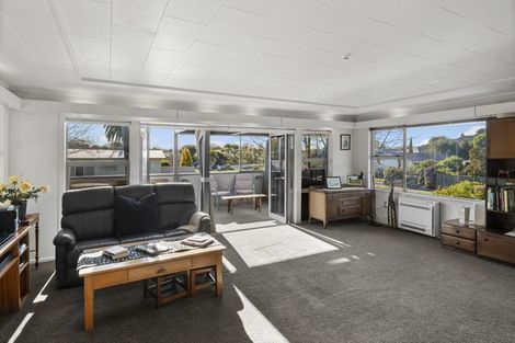 Photo of property in 1 Gunns Crescent, Cashmere, Christchurch, 8022