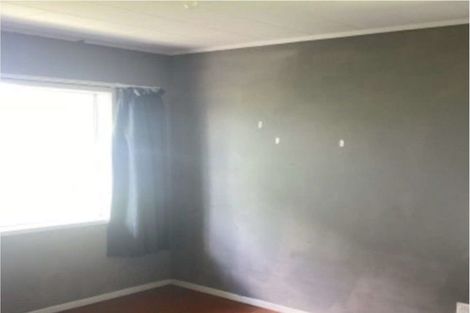 Photo of property in 1 Albany Road, One Tree Point, 0118