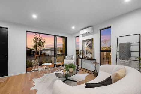 Photo of property in 27b Dawnhaven Drive, Te Atatu Peninsula, Auckland, 0610