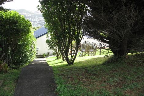 Photo of property in 17 Ruskin Road, Newlands, Wellington, 6037