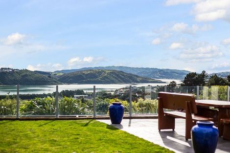 Photo of property in 7 Manapouri Lane, Aotea, Porirua, 5024