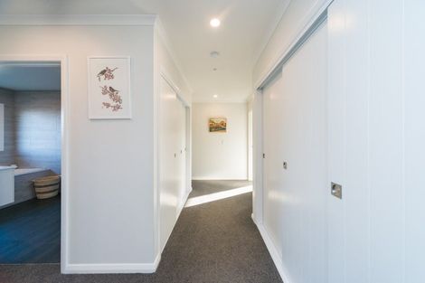 Photo of property in 5 Waimarama Court, Roslyn, Palmerston North, 4414