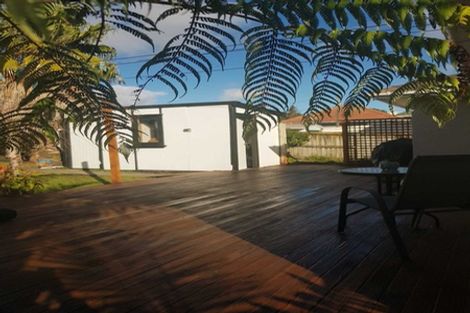 Photo of property in 30 Kamara Road, Glen Eden, Auckland, 0602