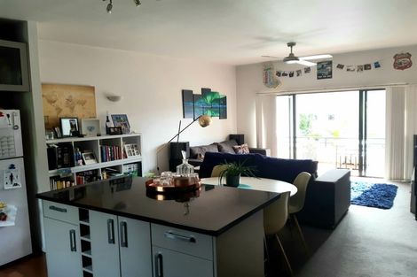 Photo of property in 8d Arotau Place, Grafton, Auckland, 1023